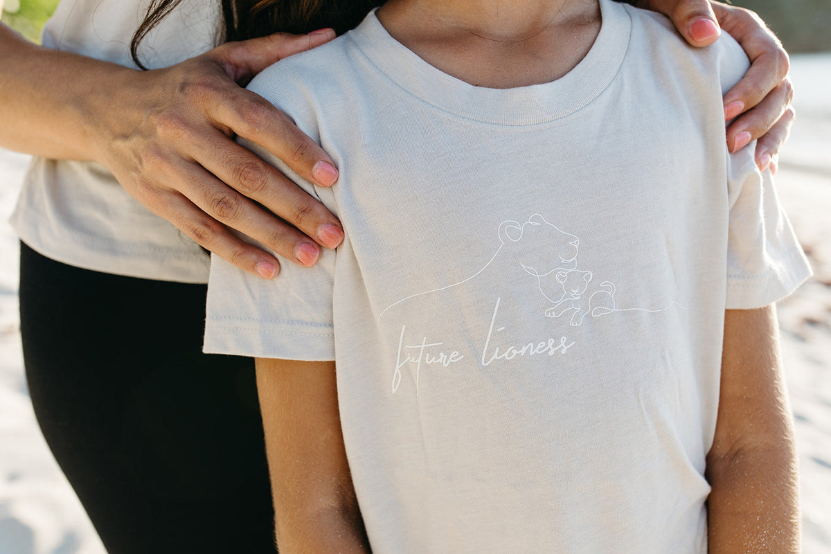 Mama Lioness V-Neck Tee